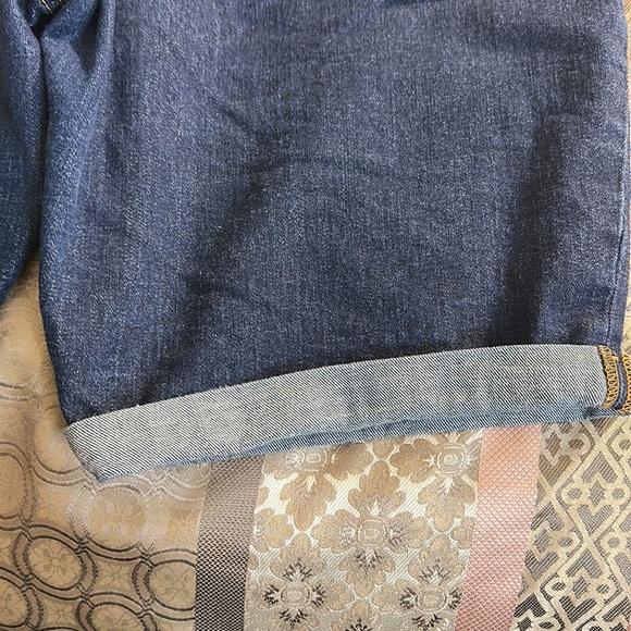 Old Navy midthigh shorts size 16 stretchy - Picture 8 of 8